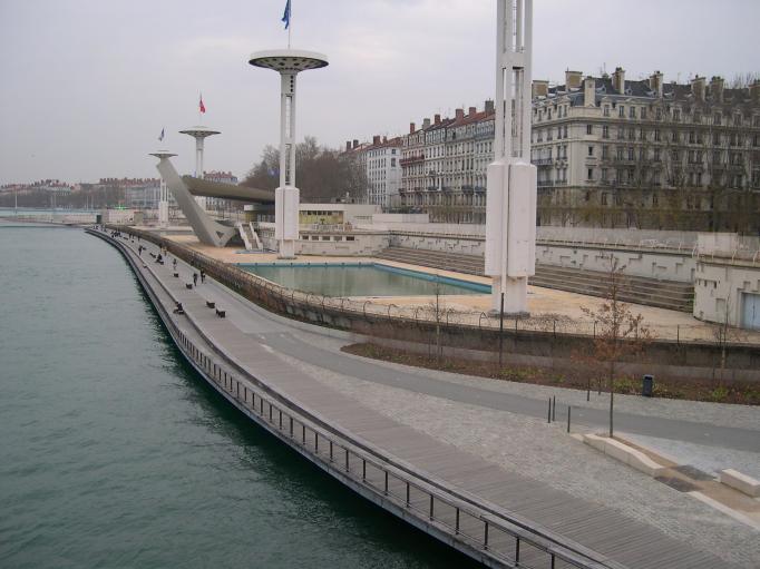  Vue générale de la piscine du Rhône dénudée